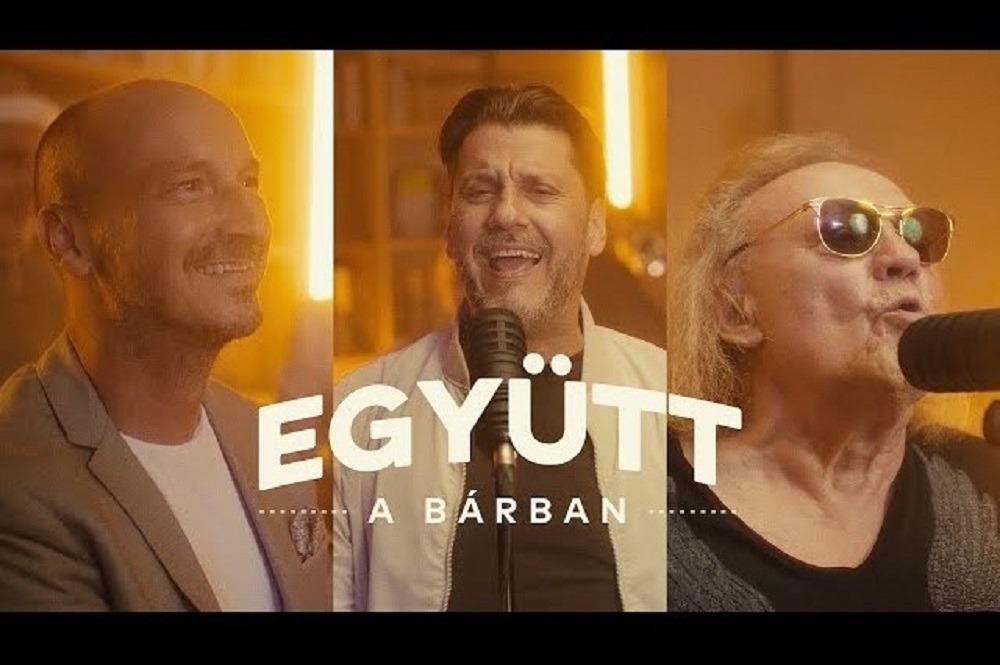 együtt a bárban