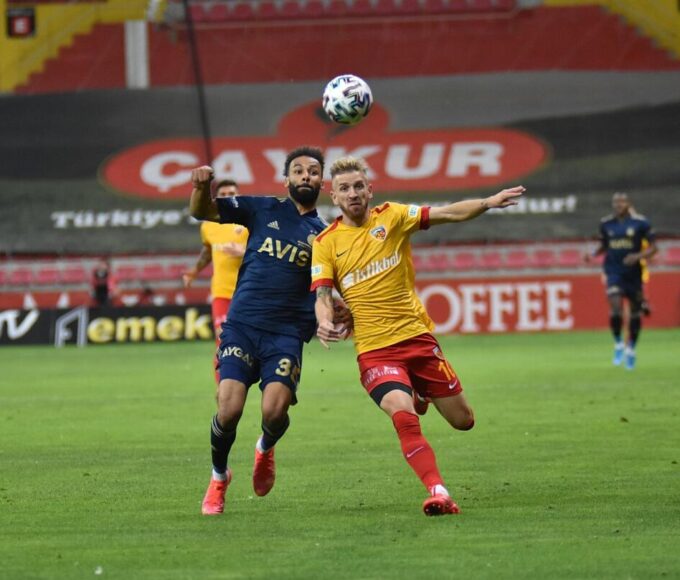 focicipő esős időben